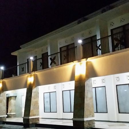 Tempatku Indonesian Restaurant And Rooms Сенггігі Екстер'єр фото